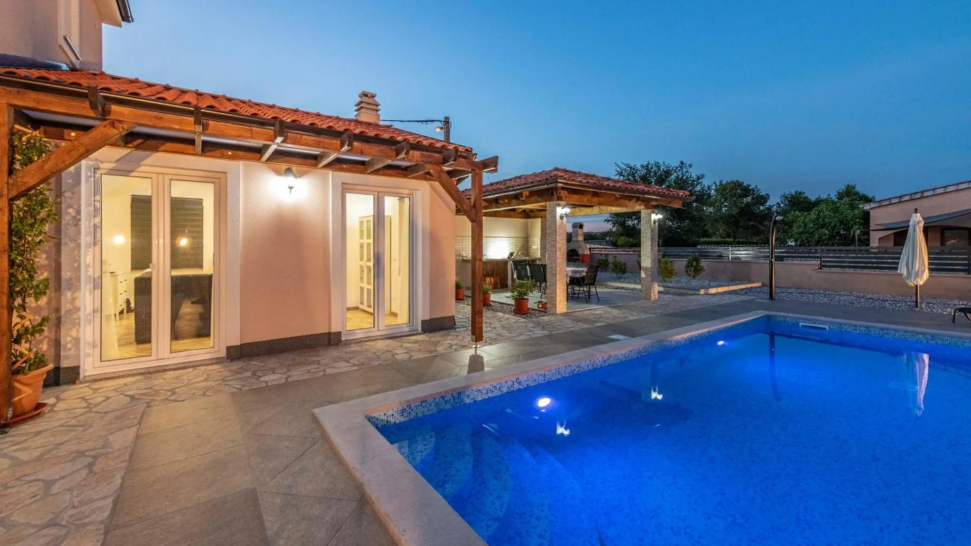 Σπίτι διακοπών Villa Niko, Your Ideal Summer Oasis Near Porec Stranici kod Lovreca